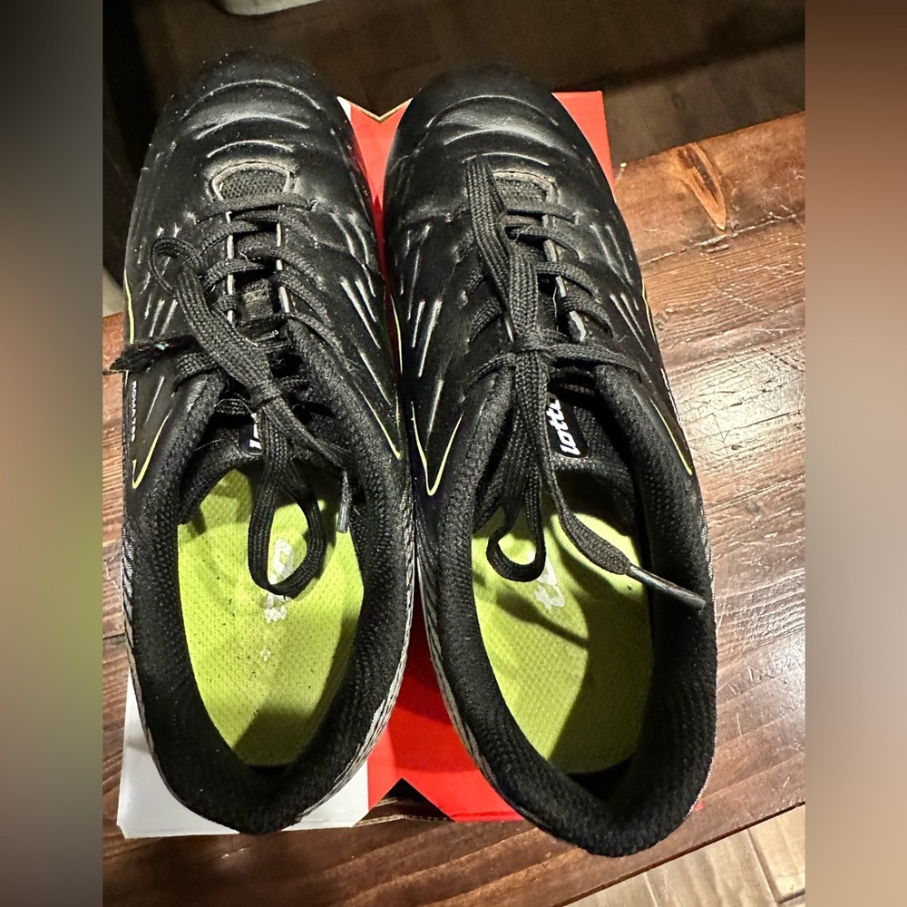 Lotto Soccer ⚽️ shoes - Picture 4 of 5